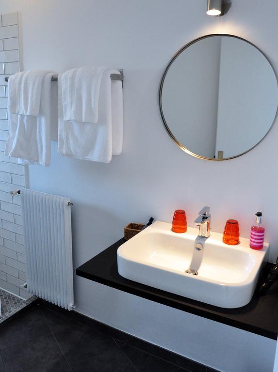 Logis Hotel Du Port Plobannalec-Lesconil Bagian luar foto